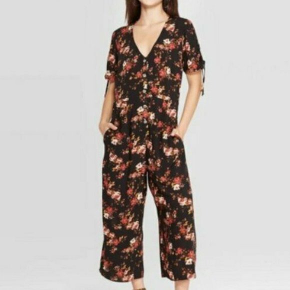 Floral Romper Jumpsuit - Picture 1 of 4